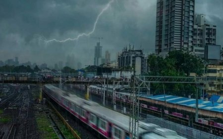 Mumbai Grasped by Earliest Monsoon Onset, Red Alert Declared