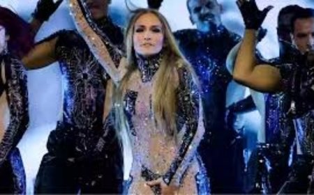 Lopez's On-Stage Kiss Shocks Crowd, the world saw Lopez's warmth