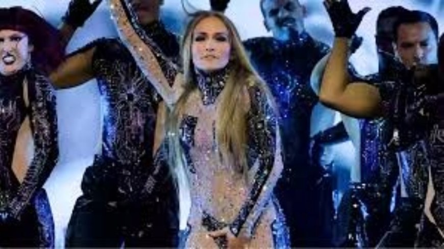 Lopez's On-Stage Kiss Shocks Crowd, the world saw Lopez's warmth