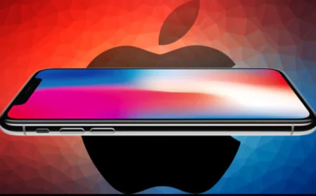 “iPhone 17 Pro Stuns and Splits Crowd on Launch Day: Has Apple Gone Too Far in Design?”
