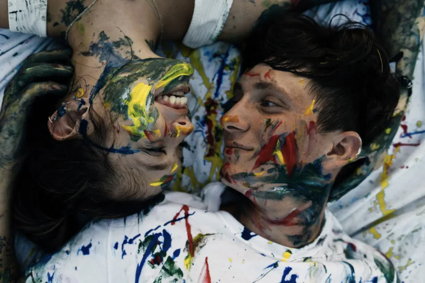 The Unspoken Pressure of “Perfect Relationships” Online: Why We’re All Tired of the Highlight Reel