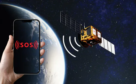 “No Signal? No Problem — iPhone’s Satellite Leap Makes Maps & Messaging Truly Off-Grid”