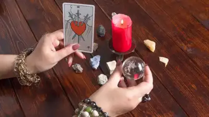 Cosmic Cards Unfold: Tarot Secrets for November 17, 2025
