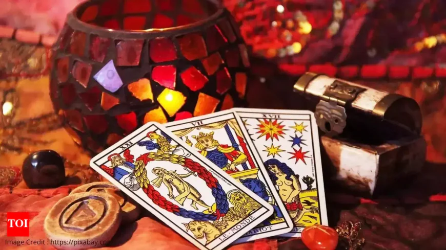 Cosmic Calling – Tarot Predictions for November 22, 2025