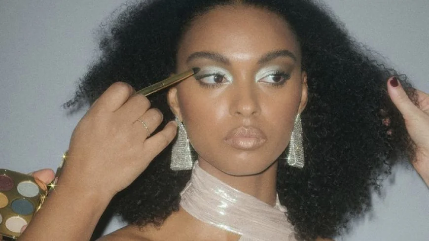 Party-Ready in 10 Minutes: Holiday Makeup That Starts With the Lips